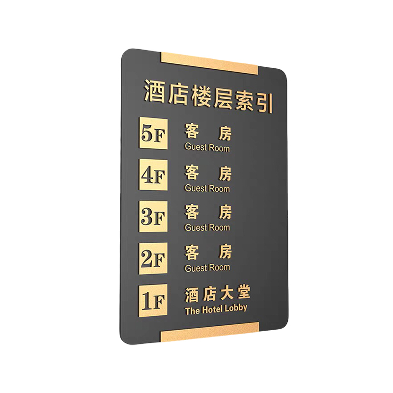 How do index cards provide quick wayfinding in crowded places like airports?